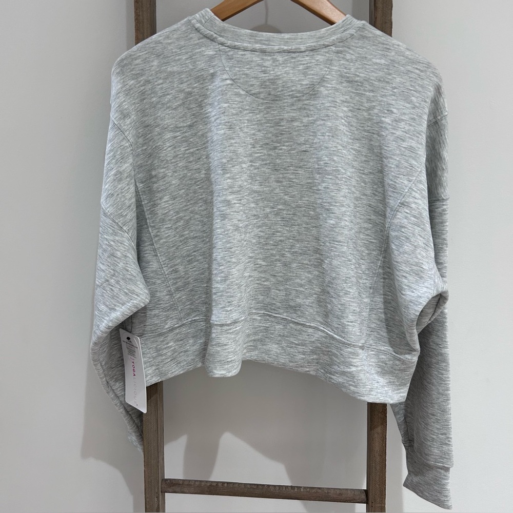 Yogalicious Scuba Zuri Light Grey Pullover Crop Crew Women’s Size Small NWT - Picture 5 of 7